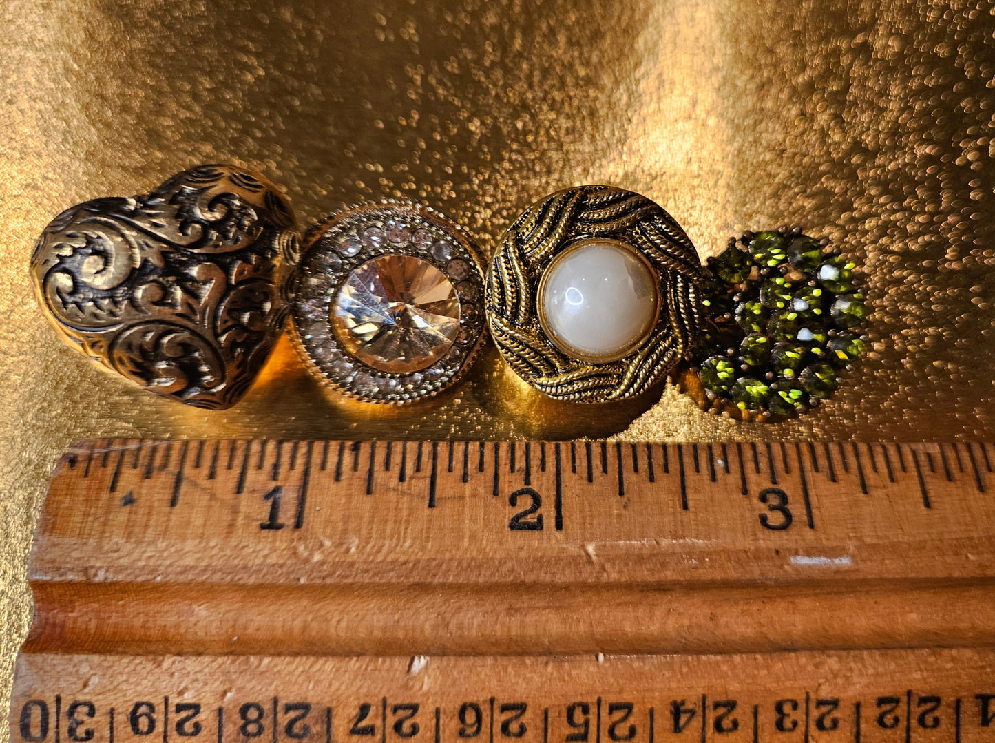 Vintage finds hair clip Gold & green