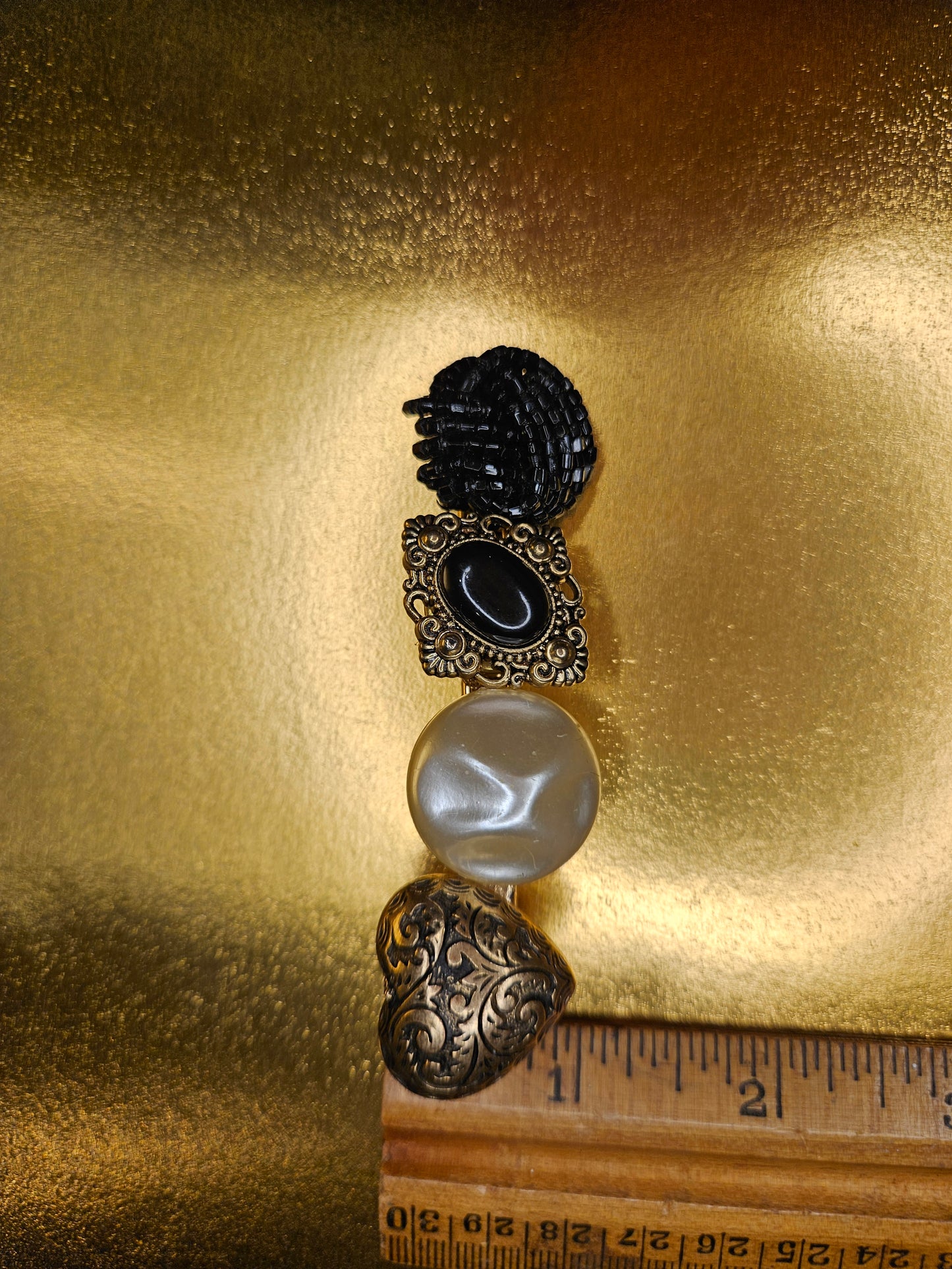 Vintage finds hair clip Gold & black