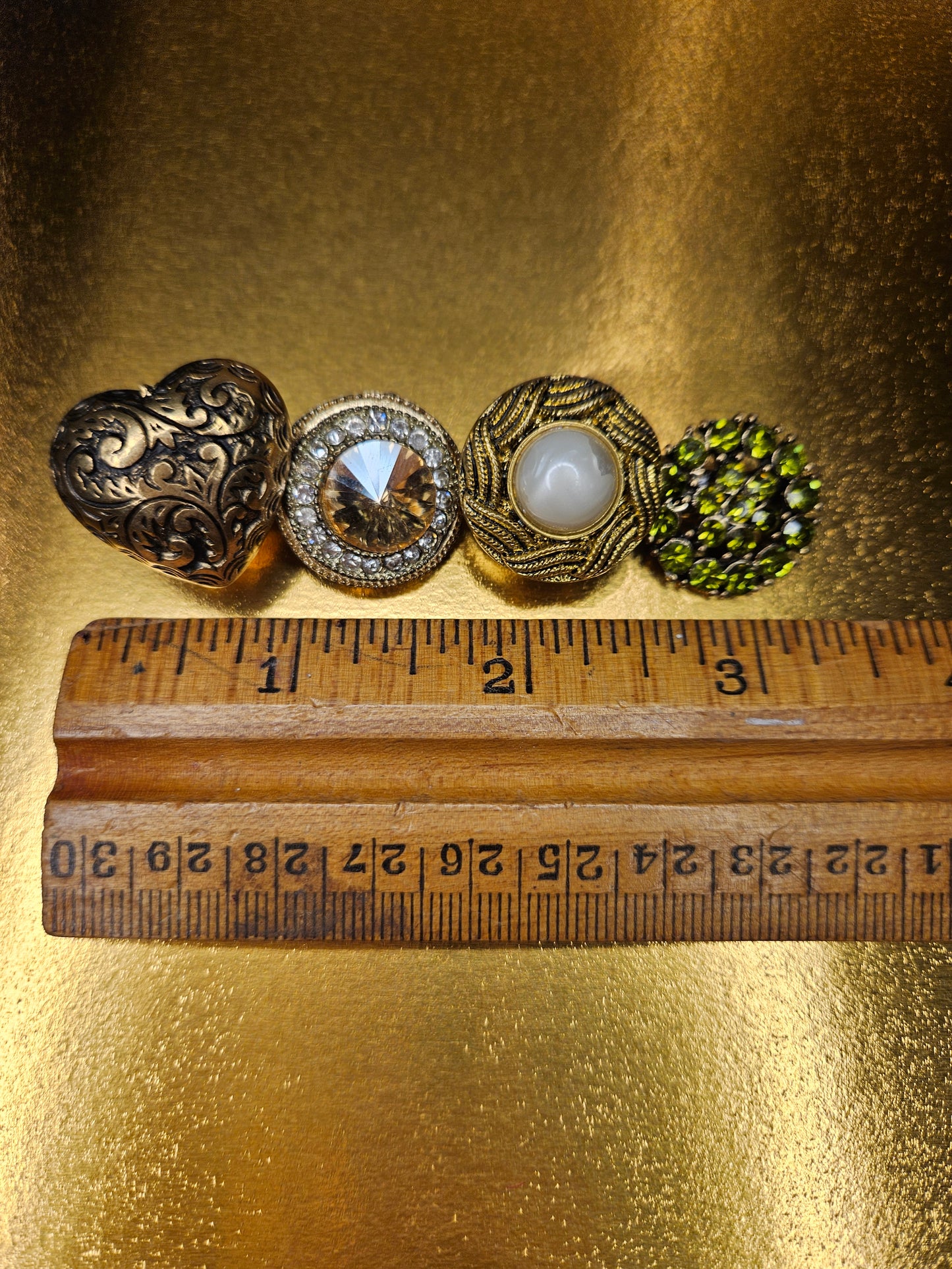 Vintage finds hair clip Gold & green