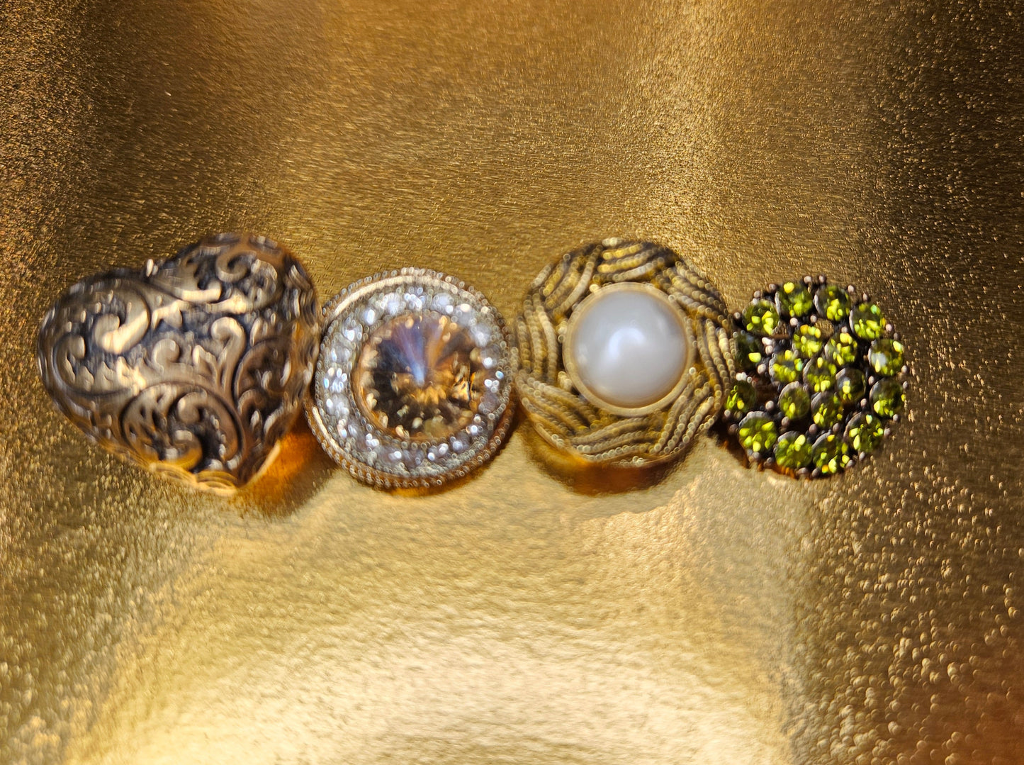 Vintage finds hair clip Gold & green