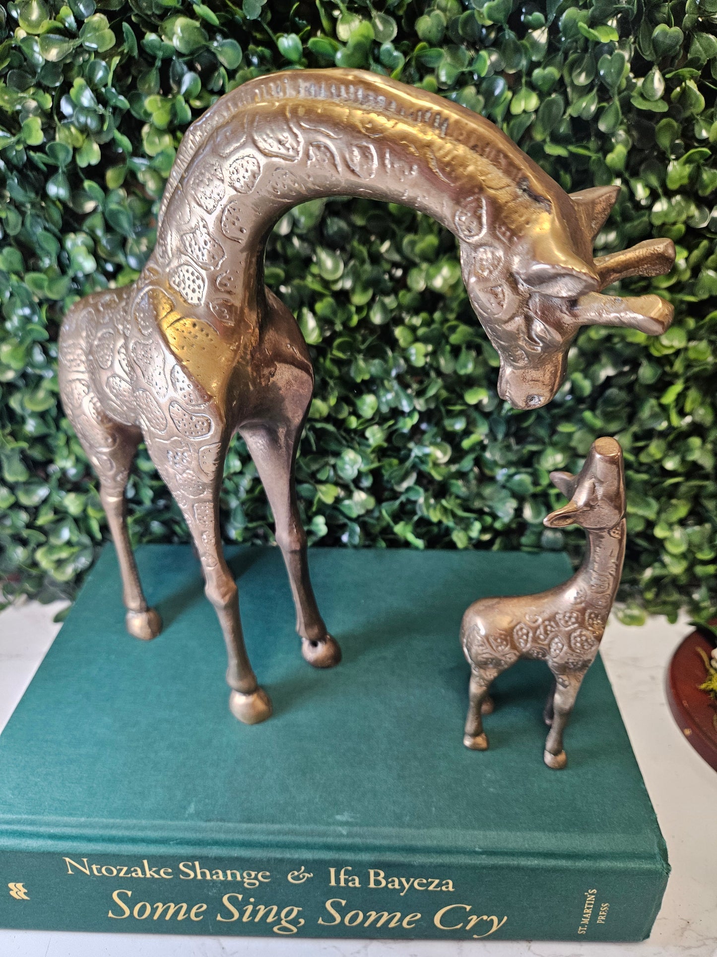 large Vintage Etched Brass Giraffe mother & baby Figurine/Sculpture/Mid Century/Safari Decor/Nursery