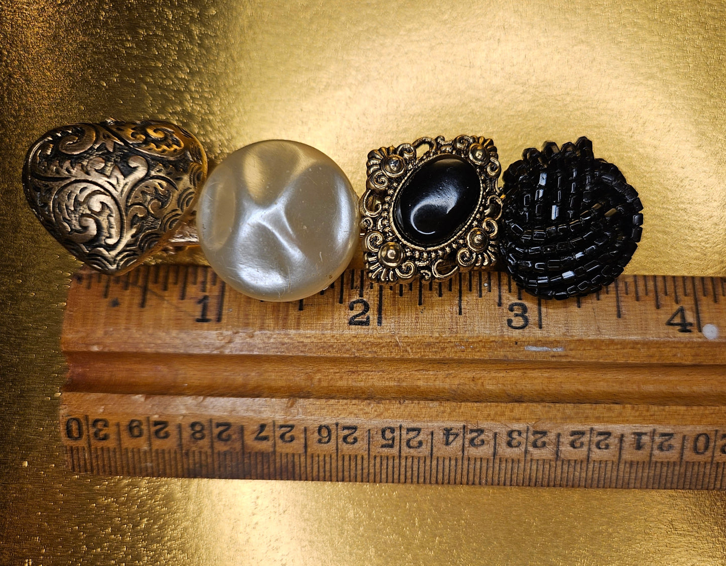 Vintage finds hair clip Gold & black