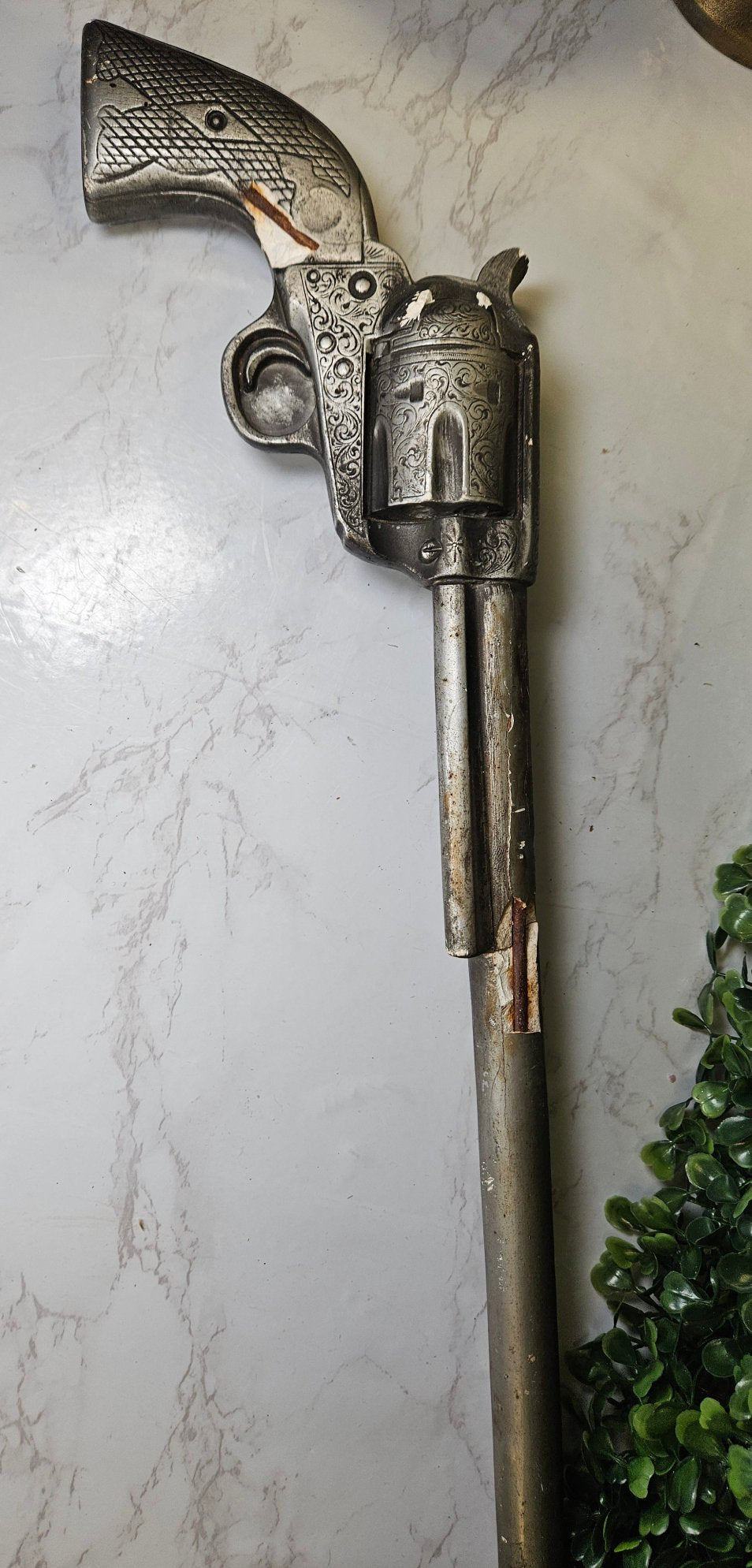 SUPER RARE ! VINTAGE CHIPPY CHALK WARE Long pistol GUN 1958 Embosograf co.
