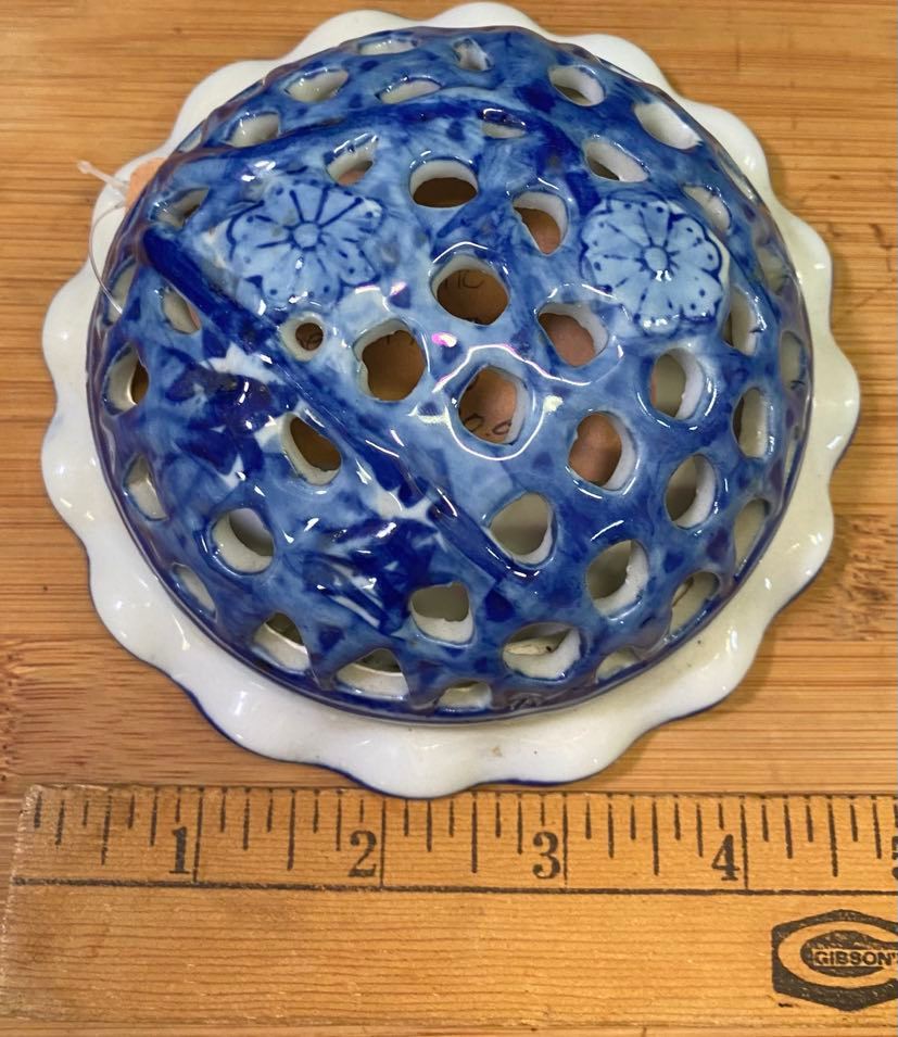 VINTAGE BLUE & WHITE PORCELAIN FLOWER FROG
