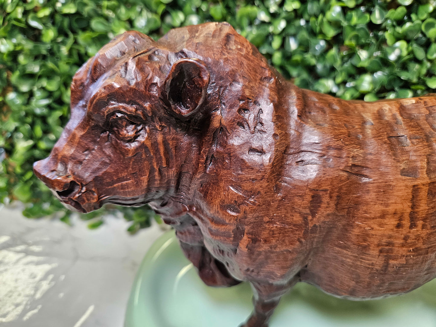 BEAUTIFUL WOOD LOOK BULL FIGURE