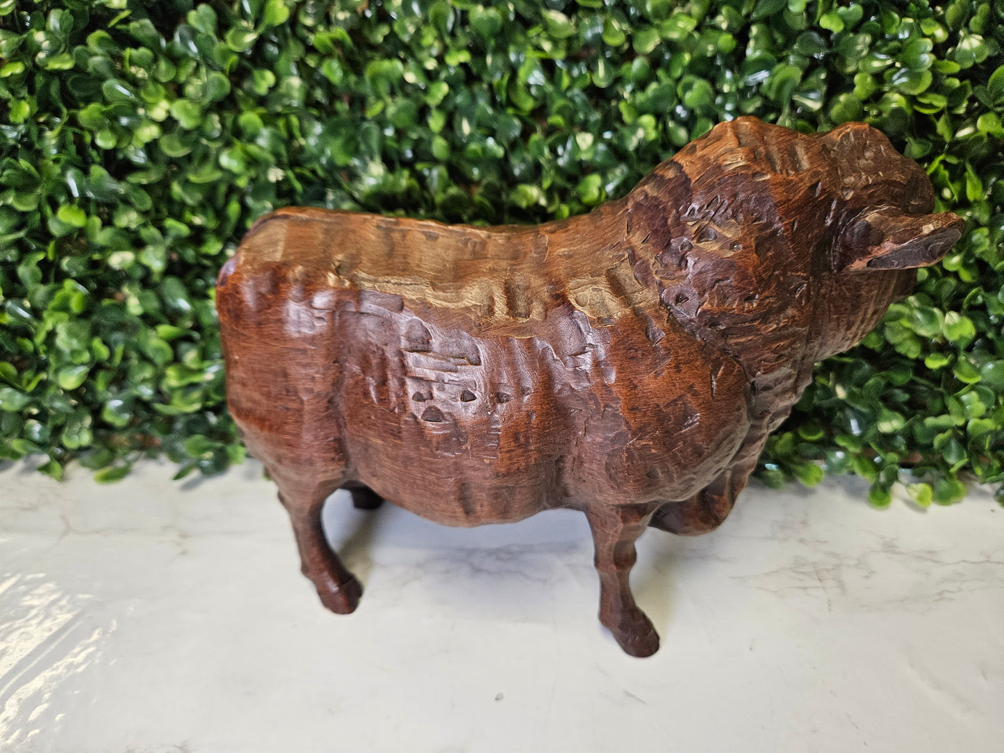 BEAUTIFUL WOOD LOOK BULL FIGURE