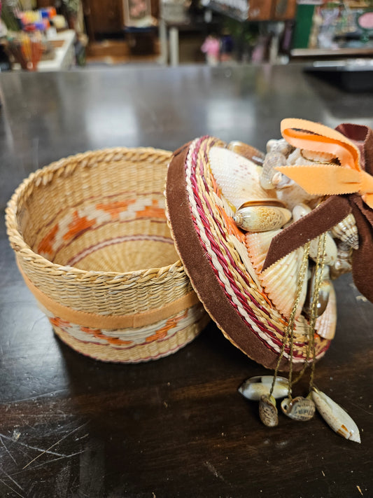 Vintage shell decorated basket with lid