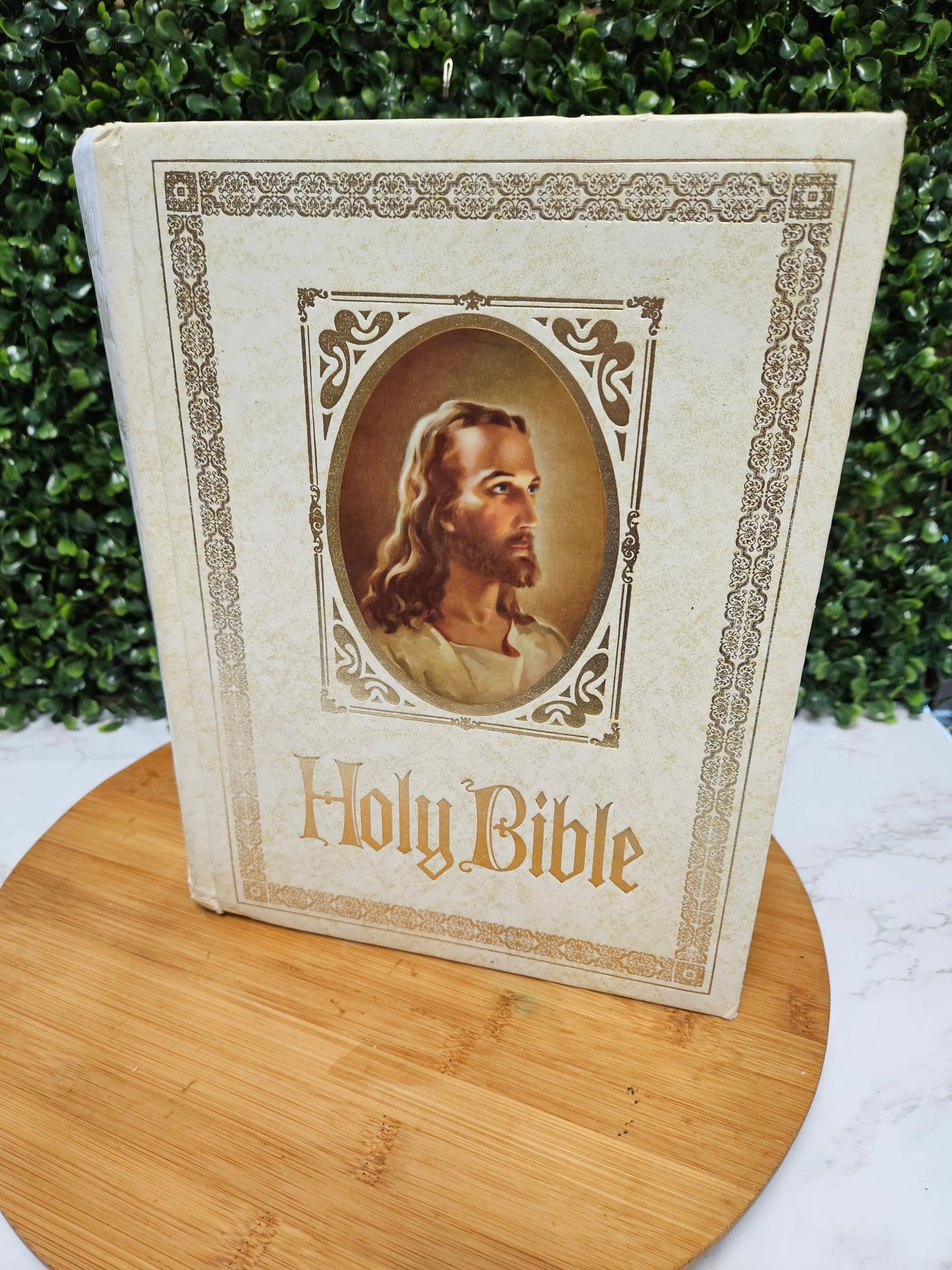 Vintage HOLY BIBLE (DELUXE KING JAMES VERSION) REGENCY 1971