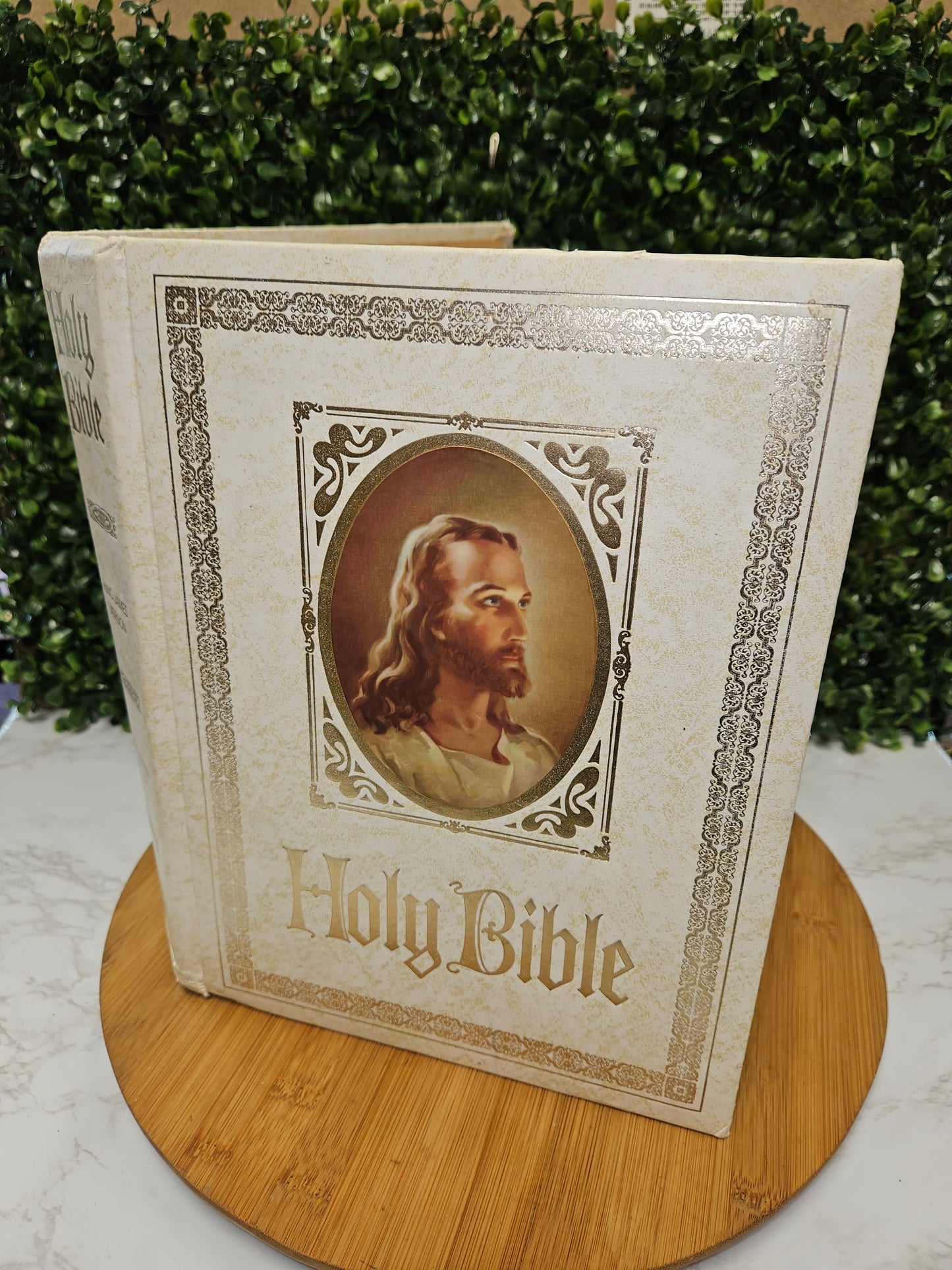 Vintage HOLY BIBLE (DELUXE KING JAMES VERSION) REGENCY 1971