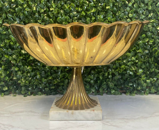 VINTAGE MARBLE BASE WITH GOLD SCALLOP DISH DISPLAY