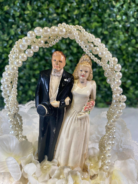 VIINTAGE 1940'S BRIDE & GROOM WEDDING CAKE TOPPER TOP HAT- chippy patina